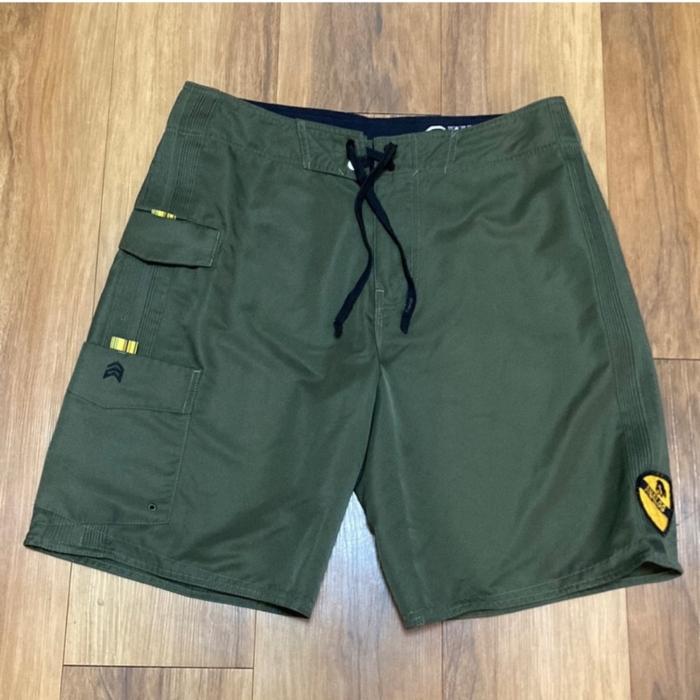 Analog board shorts